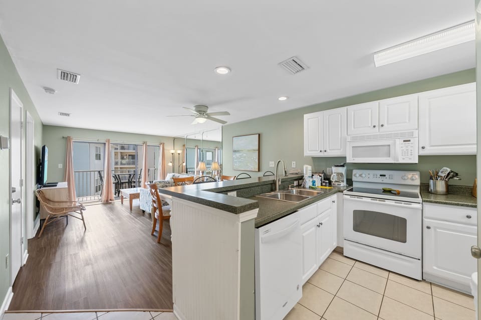 Family Condo, Balcony, Partial Ocean View | Private kitchen | Fridge, microwave, oven, stovetop