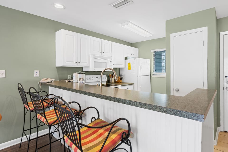 Family Condo, Balcony, Partial Ocean View | Private kitchen | Fridge, microwave, oven, stovetop