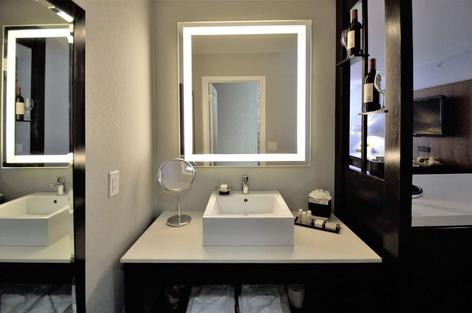 1 bedroom, premium bedding, in-room safe, desk