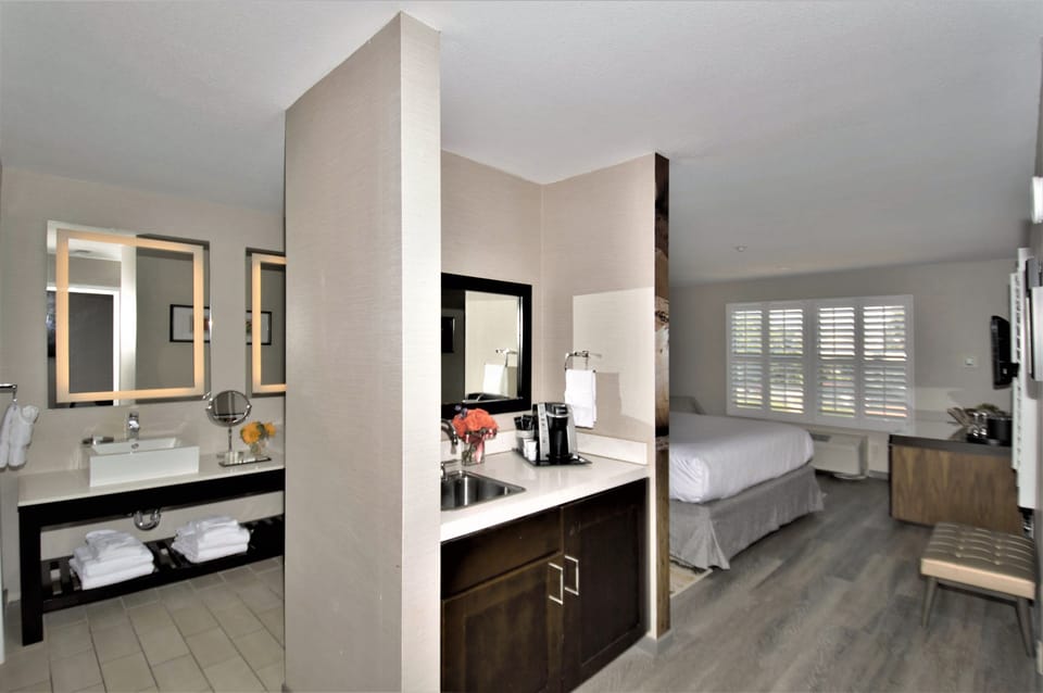Suite, 1 King Bed | Bathroom | Shower, free toiletries, hair dryer, towels