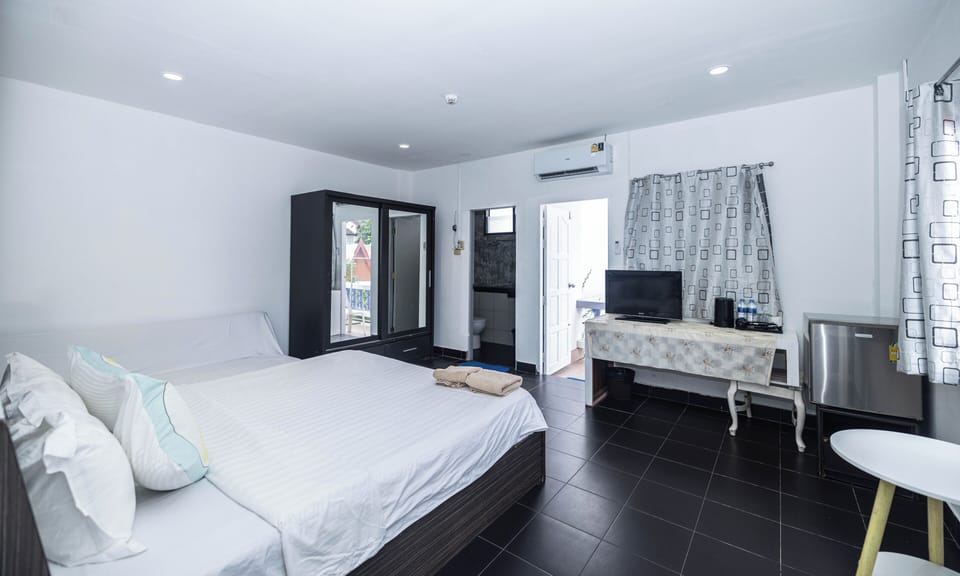 Comfort Double Room, Balcony, City View | Down comforters, in-room safe, blackout drapes, free WiFi