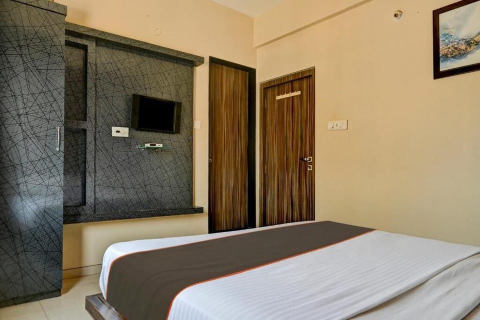 Superior Double Room, Patio, City View | Desk, free WiFi