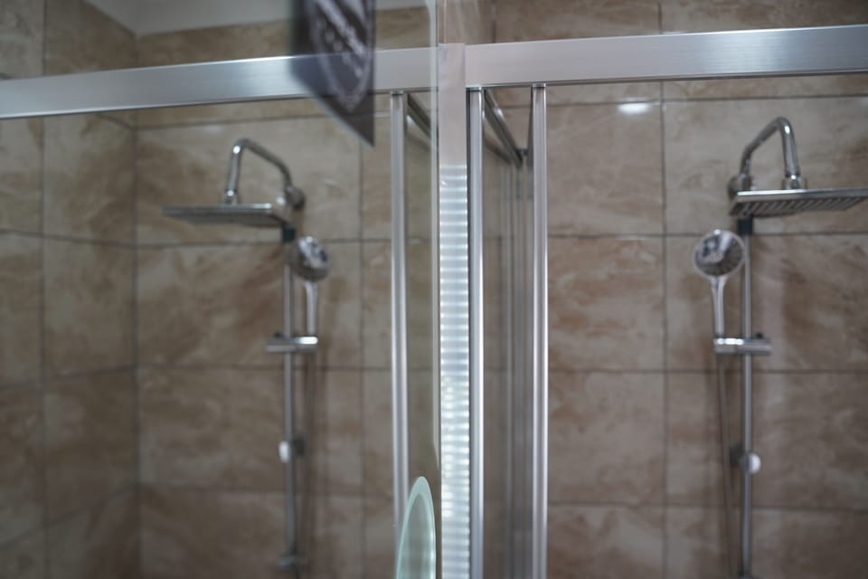 Deluxe Double Room | Bathroom | Shower, hair dryer, bathrobes, slippers