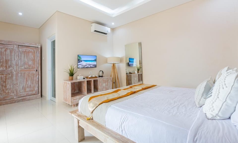 Deluxe Triple Room, Balcony | Laptop workspace, free WiFi