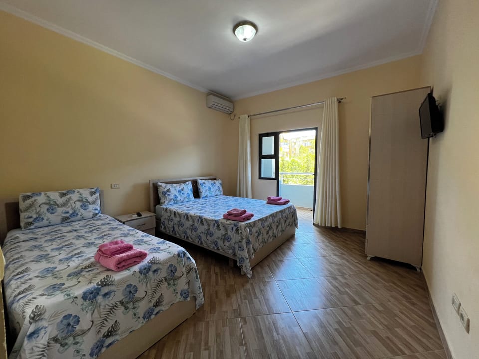 Triple Room, Garden View | Soundproofing, rollaway beds, free WiFi, bed sheets