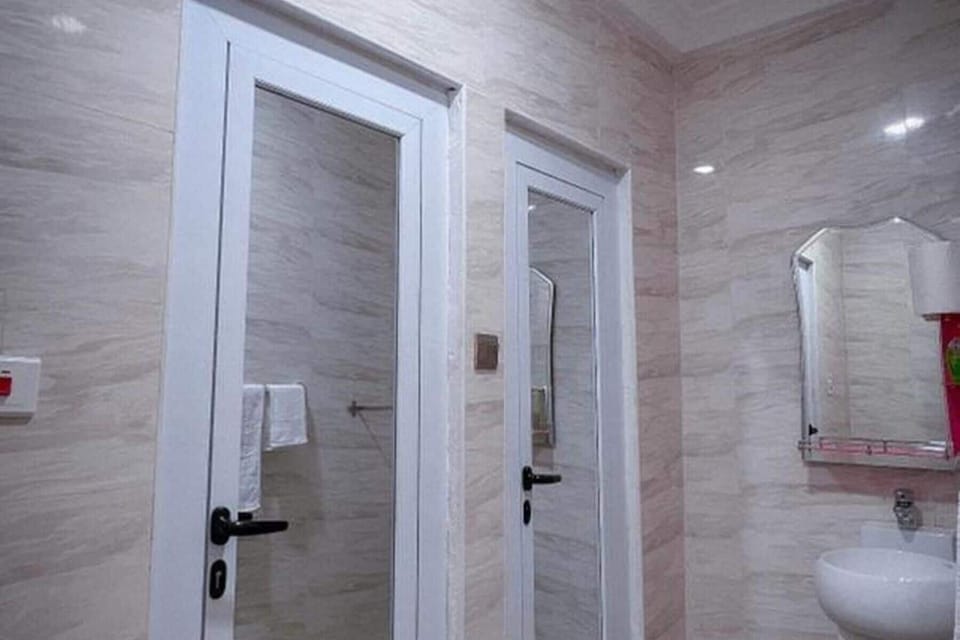 Separate tub and shower, deep soaking tub, towels