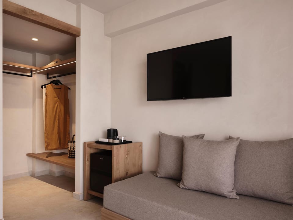 Desk, soundproofing, iron/ironing board, free WiFi