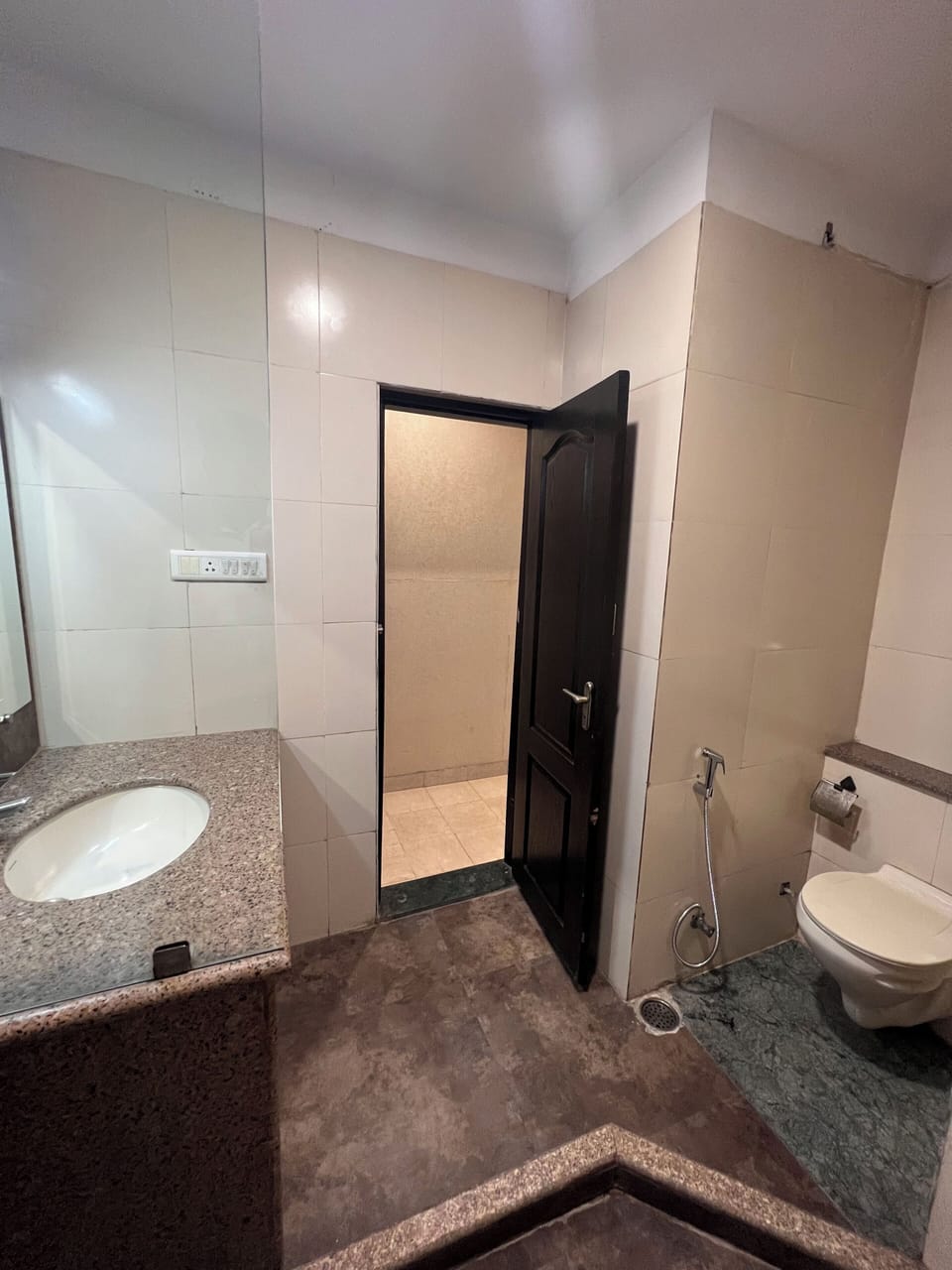 Executive Double Room, 1 King Bed | Bathroom | Separate tub and shower, slippers, towels, soap