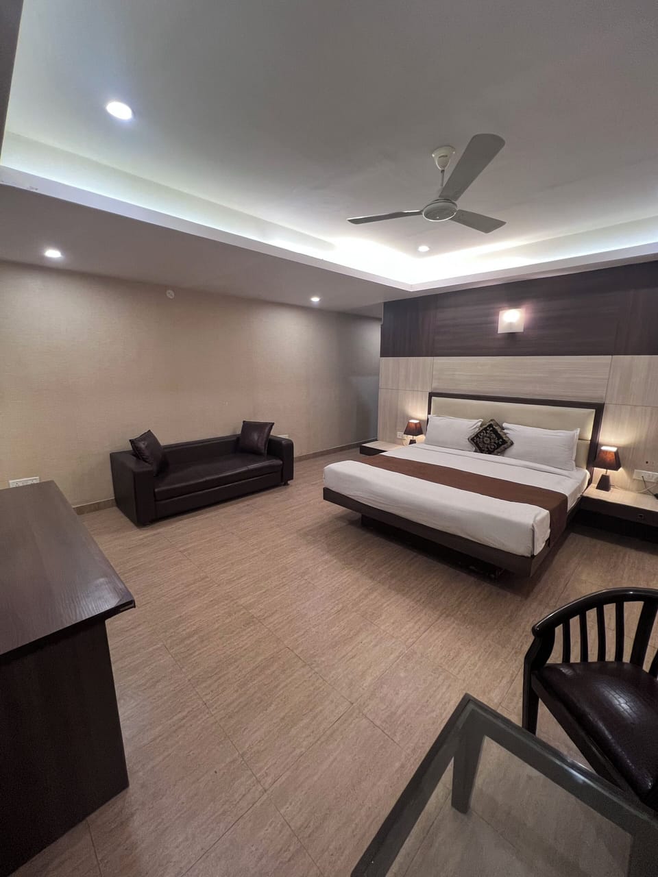Executive Double Room, 1 King Bed | Premium bedding, desk, laptop workspace, soundproofing