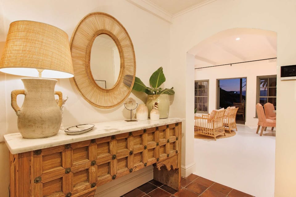 House | 5 bedrooms, desk, Internet