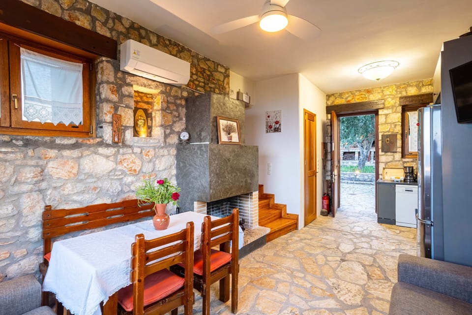 House | 1 bedroom, desk, soundproofing, Internet