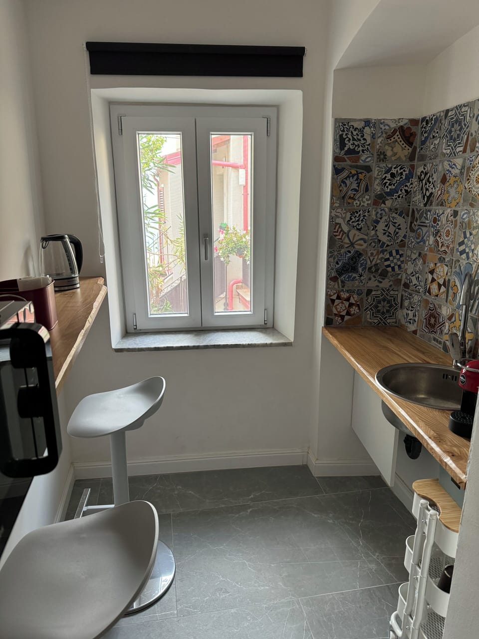 Deluxe Room, Balcony, City View | Private kitchen | Mini-fridge
