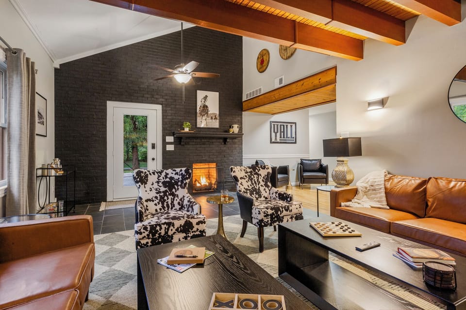 Living Room with  65" Smart tv, gas log fireplace,  plenty of room for relaxing. playing games,  and good conversation