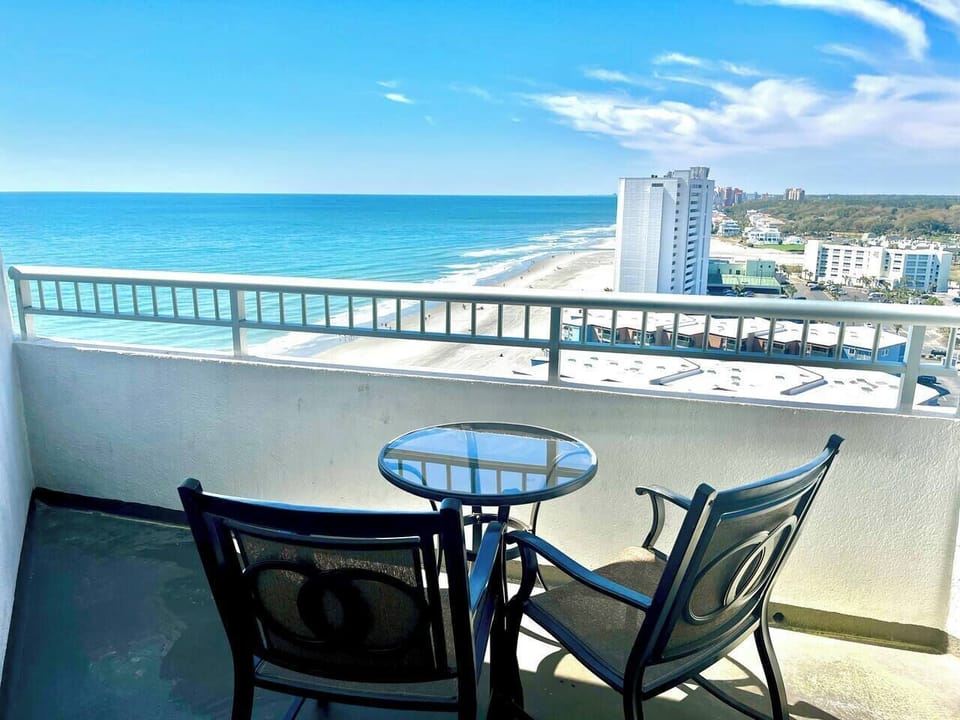 Sit out and enjoy the (almost) endless views down the beach as well as the Ocean - all from your penthouse unit. Can also look down at Ocean Annies Beach Bar and enjoy listening to the music nightly (weather permitting).