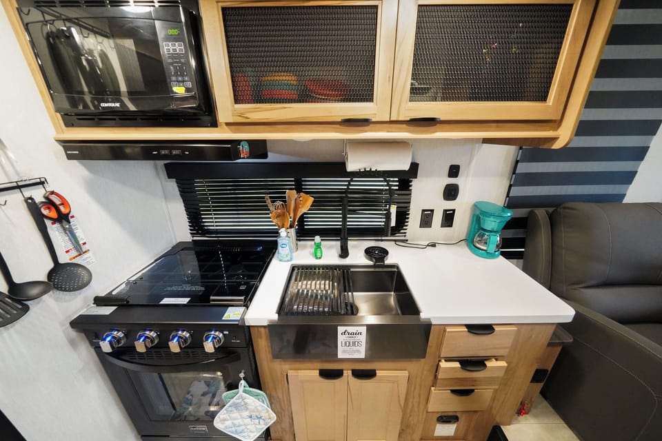Full kitchen