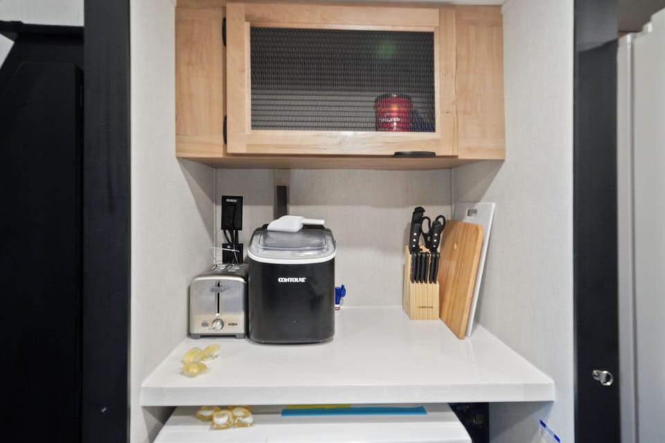 Fully equipped with small appliances, including counter top ice maker!