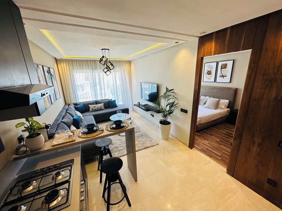 Comfort Apartment, Balcony, City View | Living area