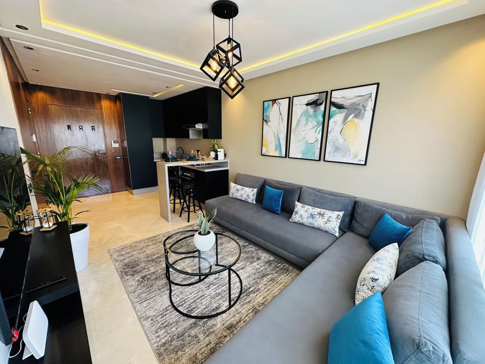 Comfort Apartment, Balcony, City View | Living area