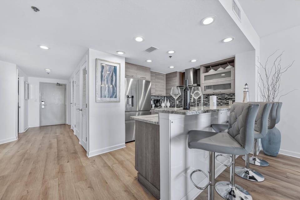 Breakfast Bar / Kitchen