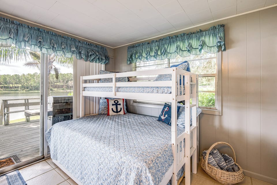 Bedroom 4 (Guest Cottage) | Twin/Queen Bunk Bed w/ Twin Trundle
