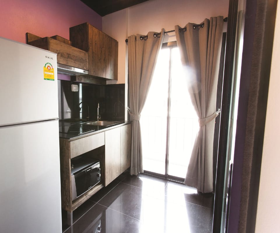 Studio | Private kitchen | Fridge, microwave