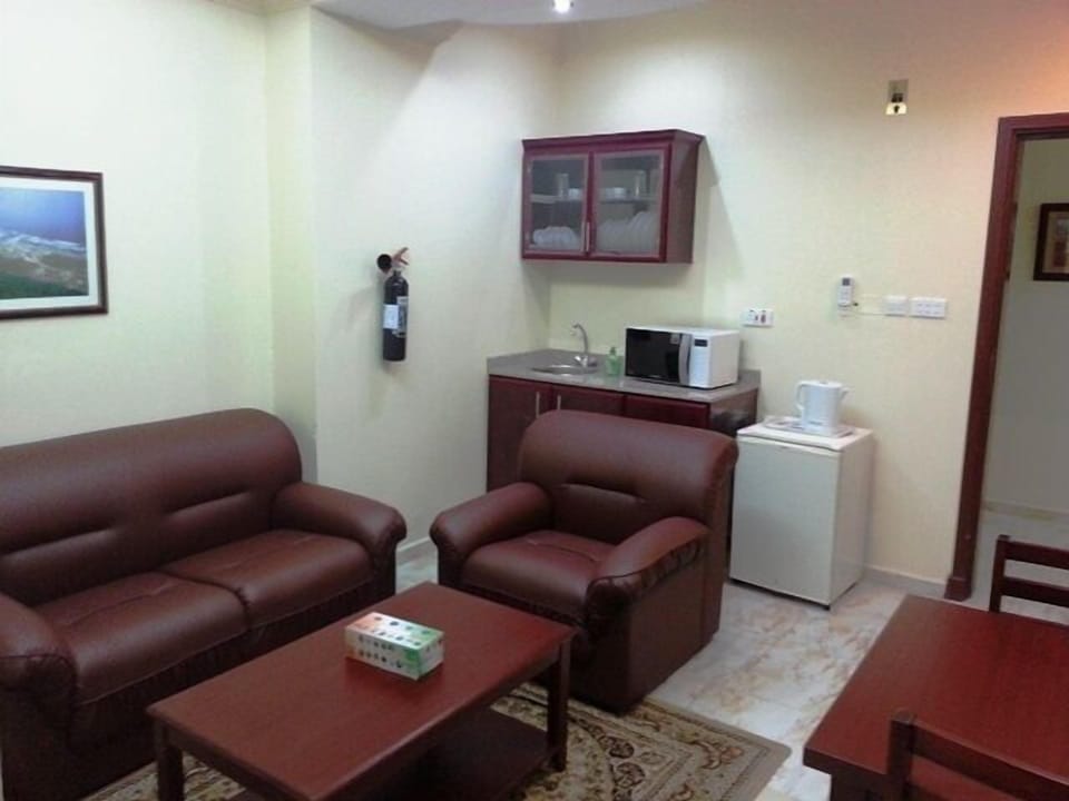 Standard Studio Suite, City View | Private kitchenette | Fridge, microwave, electric kettle, paper towels