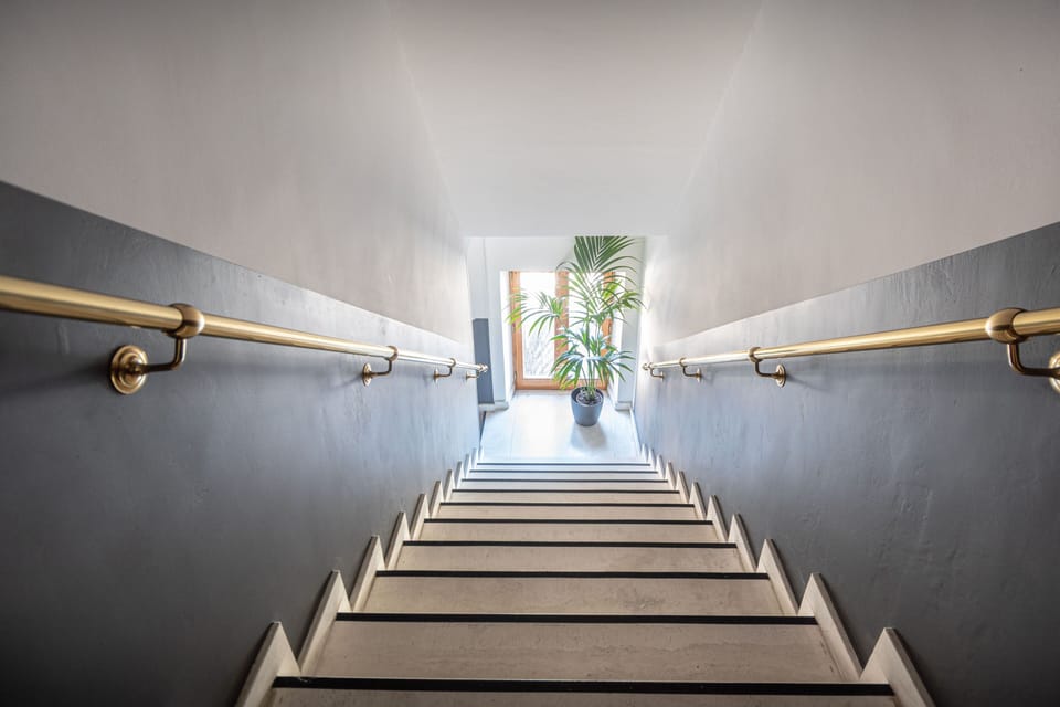 Handrails in stairways