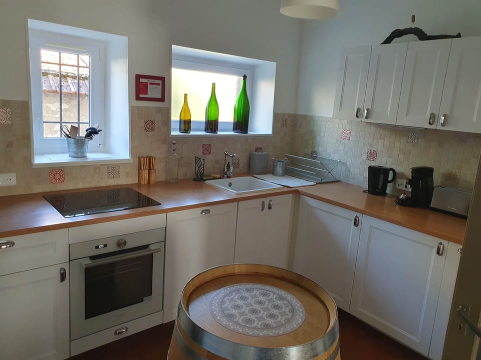 Equipped kitchen : microwave, oven, induction hob and dishwasher