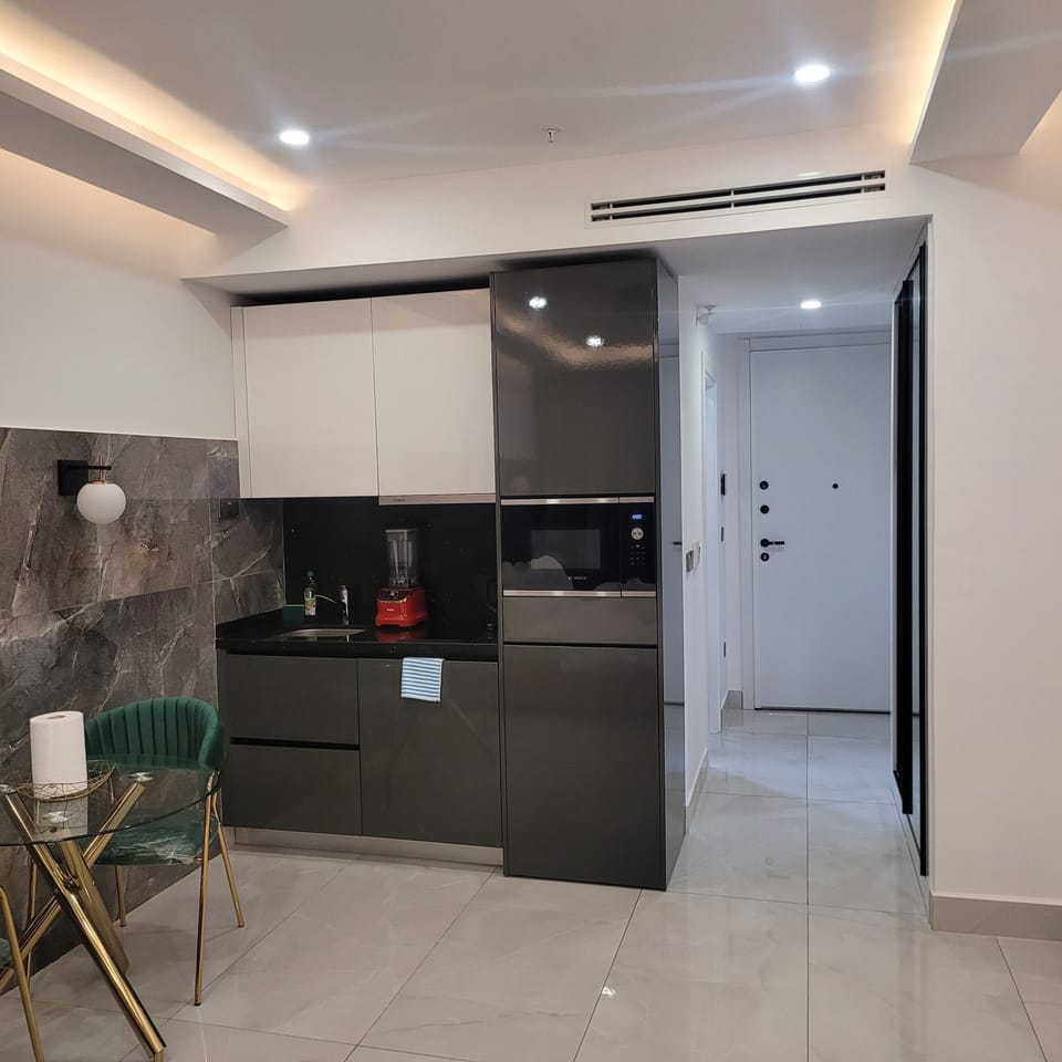 Luxury Studio, City View | Private kitchen