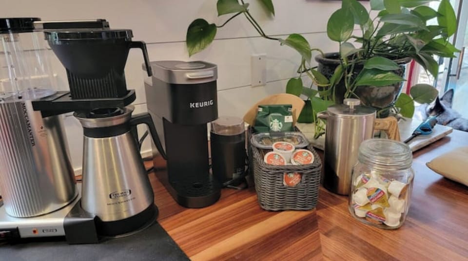 coffee maker, coffee press, and kerig 