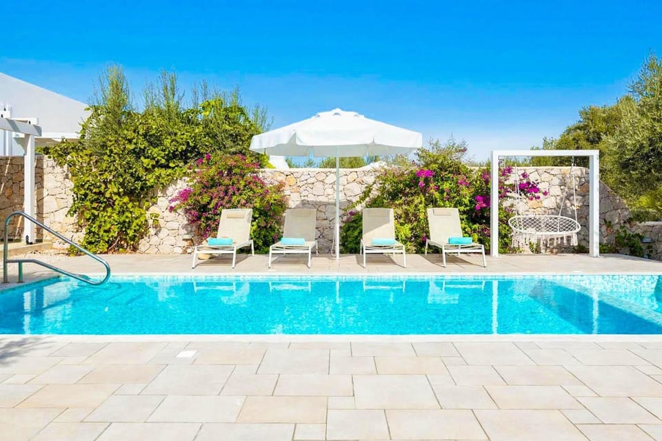 Private pool and terrace