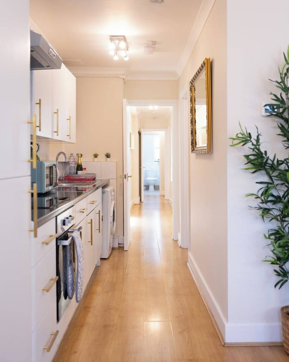 Full kitchen compromising of oven, washing machine, microwave, kettle, air fryer & espresso machine 