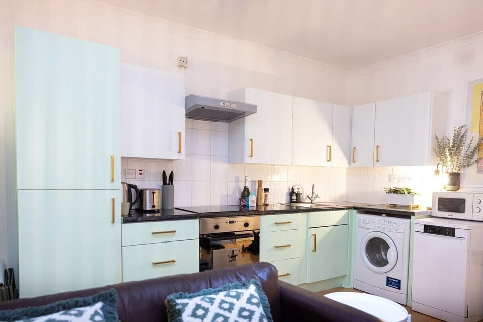 Full Kitchen.