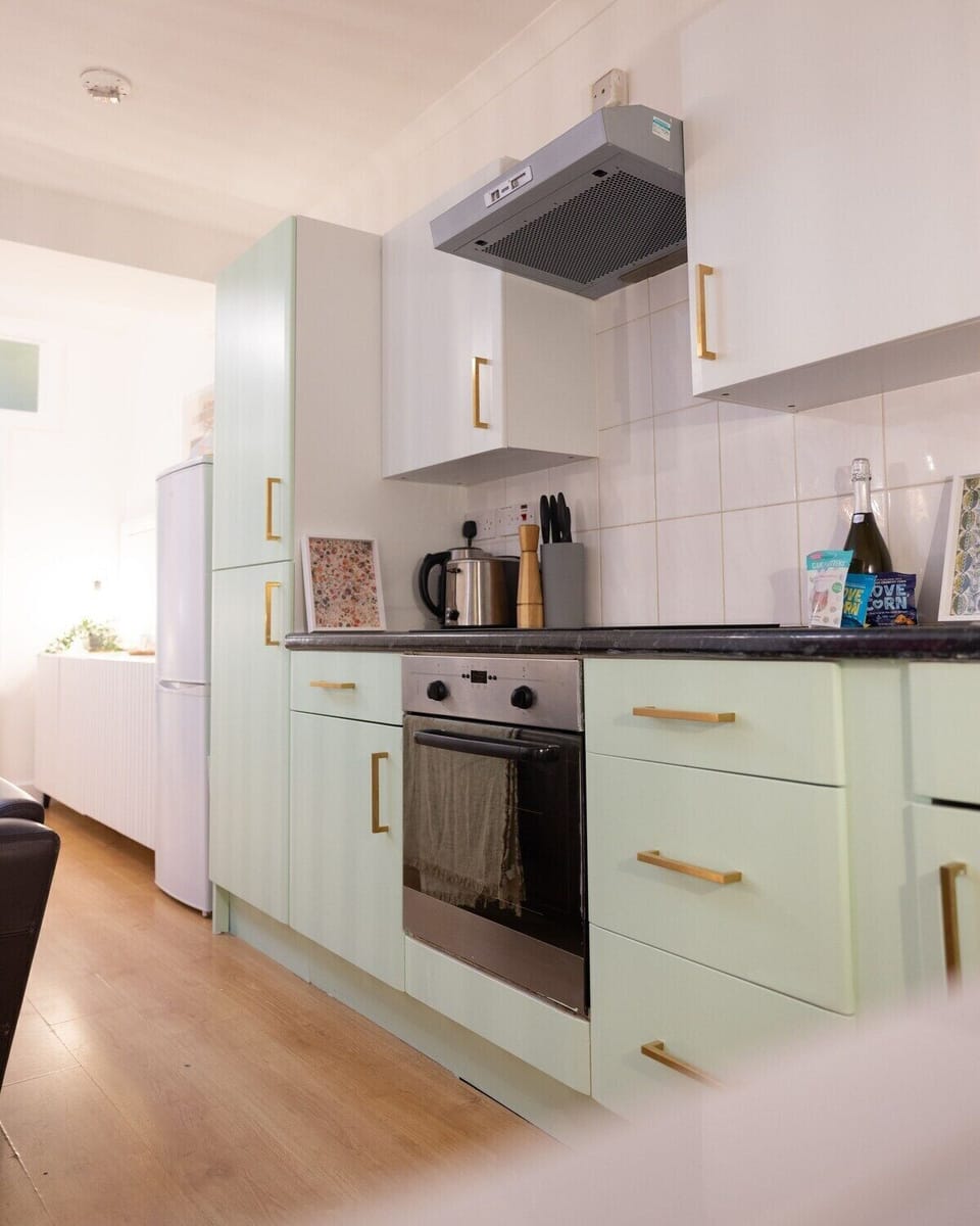 Full Kitchen.