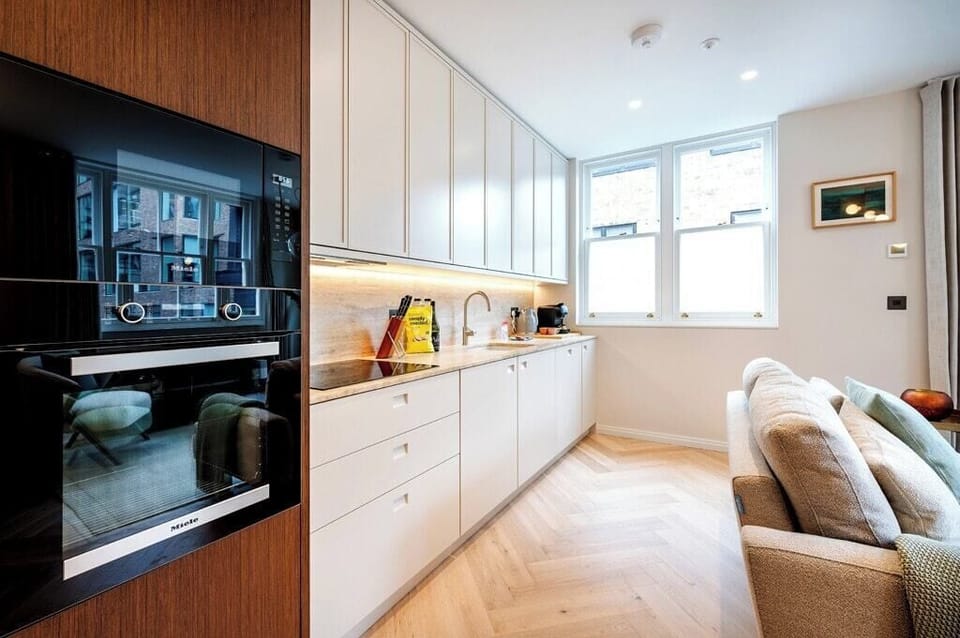 Lounge / Kitchen