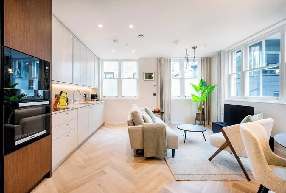 Lounge / Kitchen
