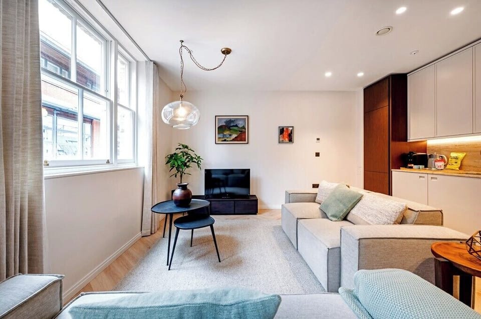 Lounge / Kitchen