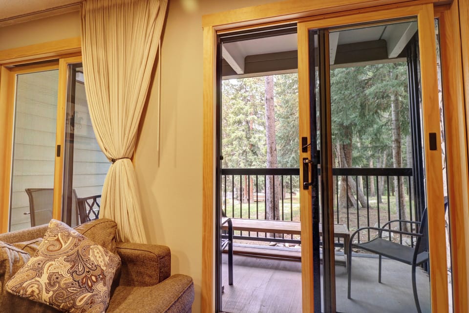 Beautiful private balcony right off of the main living area with great ski access.