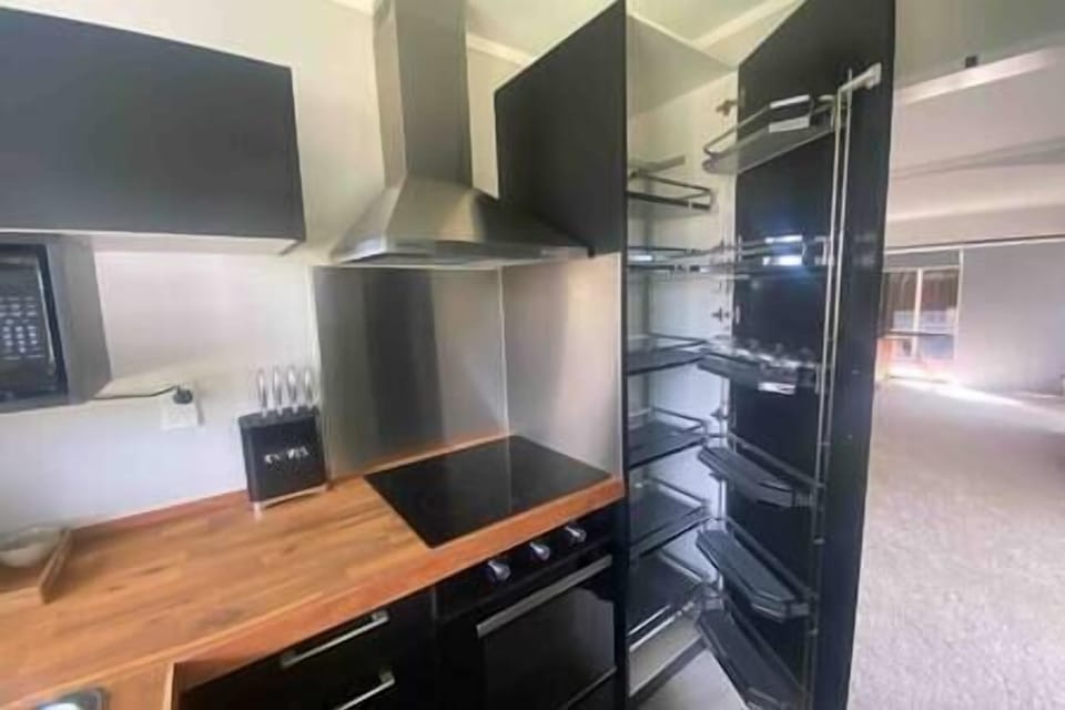 Pantry and oven 