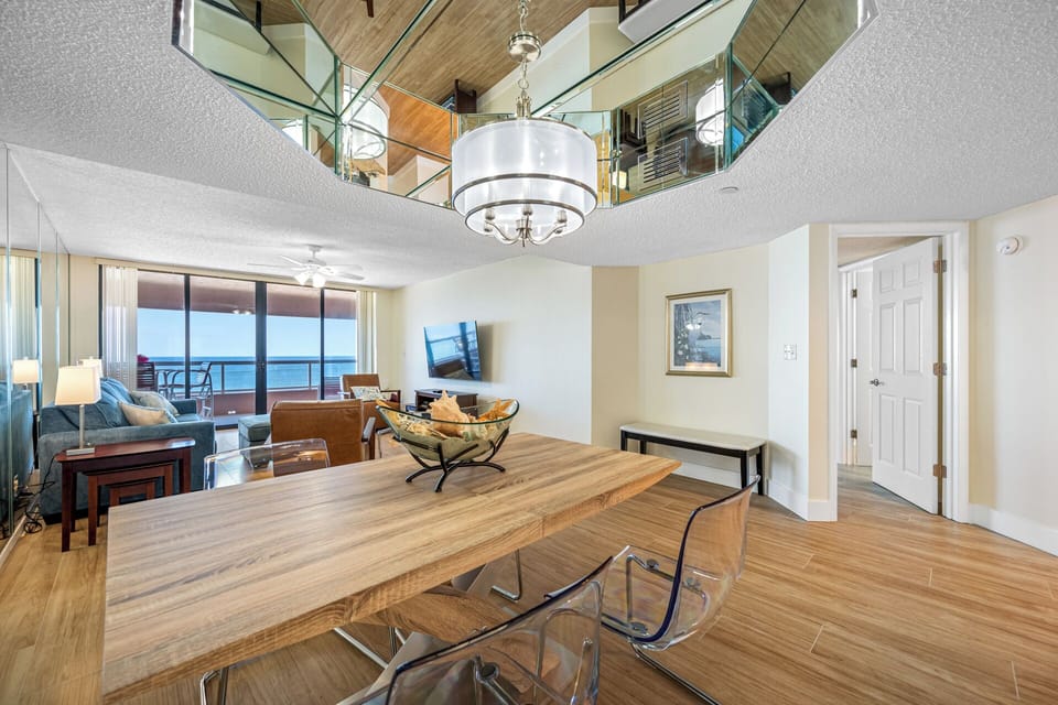 Dining area with a Gulf View