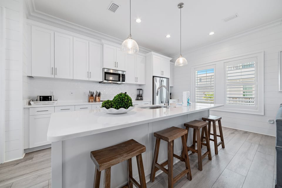 Breakfast bar and kitchen