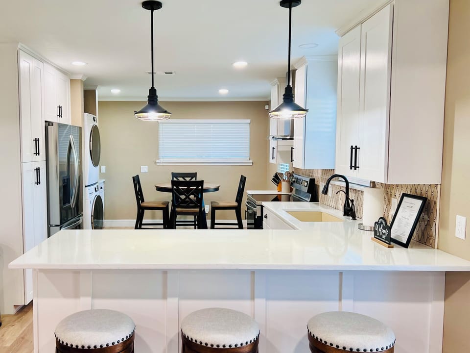 Breakfast bar in kitchen