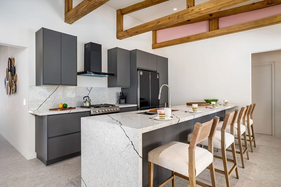 Love to cook on vacation? Our villa’s fully equipped kitchen has everything you need for your culinary creations. From modern appliances to ample counter space, this sleek, stylish kitchen is perfect for whipping up delicious meals.