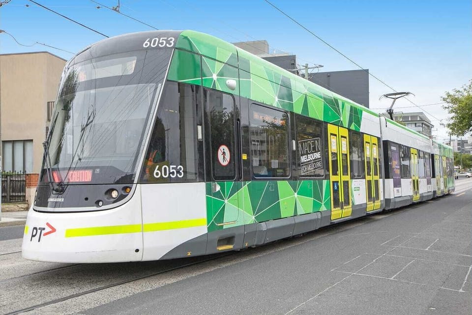Central Preston: walk to the 86 & 11 trams, zoned for Preston High. Easy access to the city!