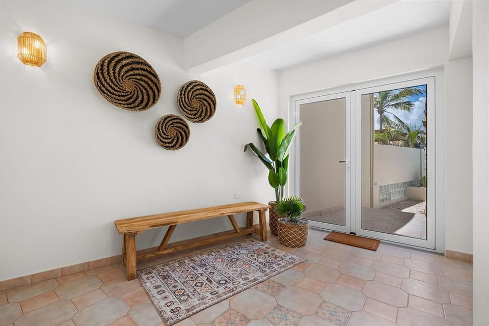 his modern home features a chic, open-plan layout with additional seating in the lounge area, offering a perfect spot for relaxation or social gatherings.