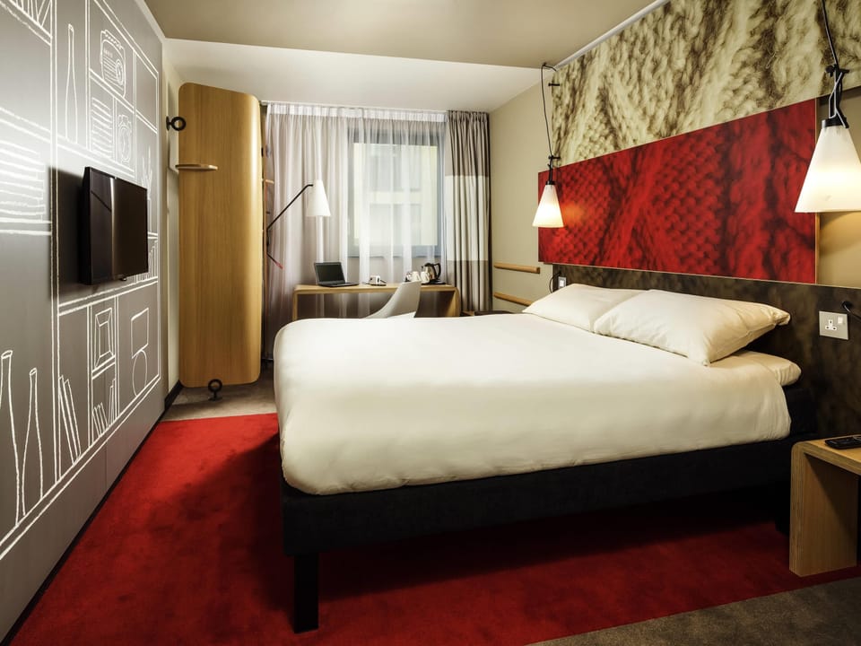 Room, 1 Double Bed (SweetRoom by Ibis) | In-room safe, desk, blackout drapes, free WiFi