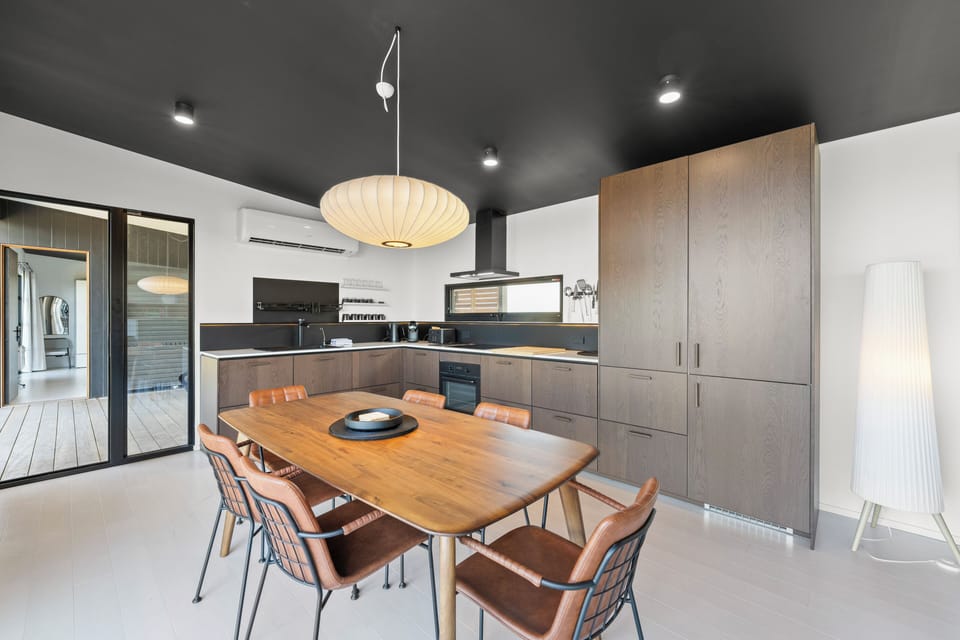 Deluxe House, Ocean View | In-room dining