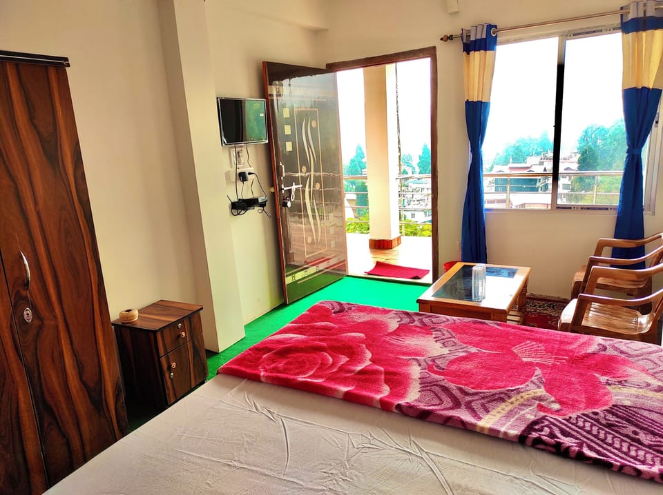 Comfort Double Room, Balcony, Hill View | In-room dining