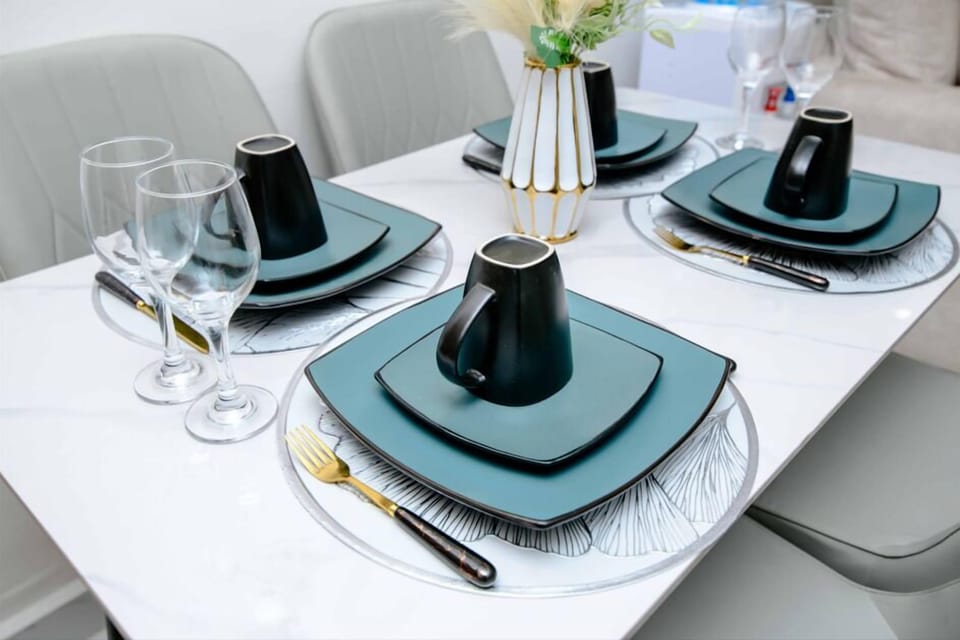 Classic Apartment | In-room dining
