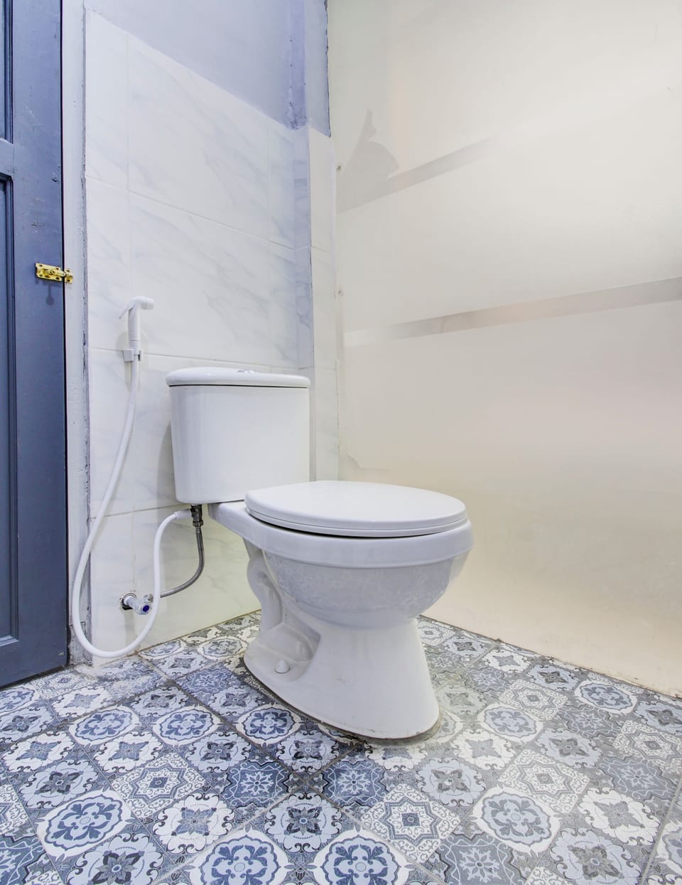 Standard Double Room | Bathroom | Shower, towels, soap, shampoo